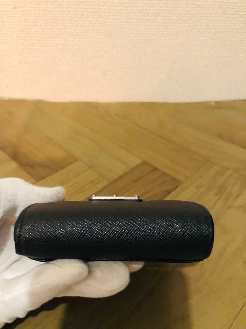 PRADA ブラック 三つ折り財布　ICチップ(RFID)搭載