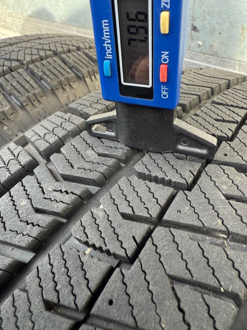 角刈りブリヂストンスタッドレス205／65R16 95Q深溝