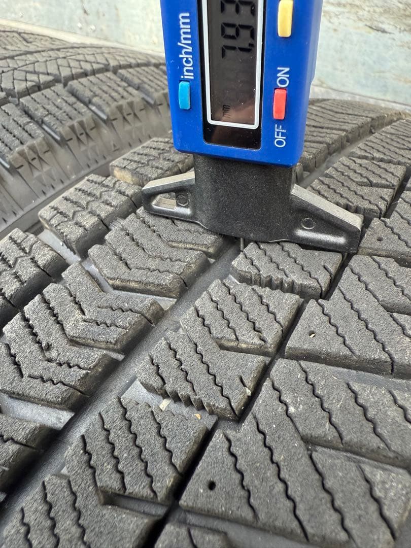 角刈りブリヂストンスタッドレス205／65R16 95Q深溝