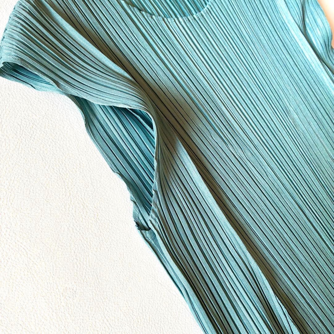 PLEATS PLEASE　膝丈ワンピース　Aライン　クルーネック　サイズ３