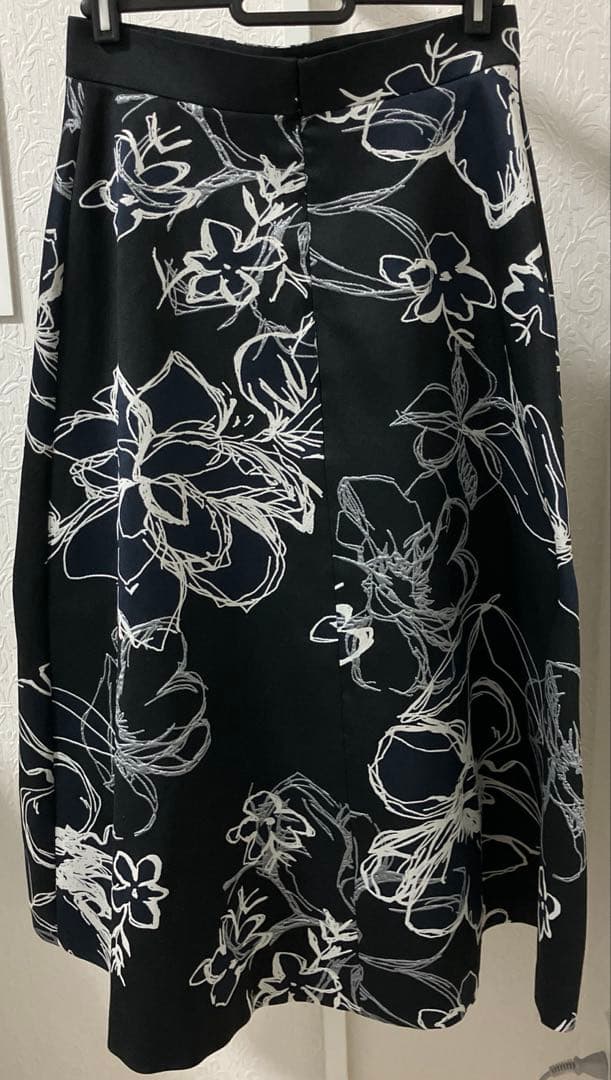 アカイ　新品タグ付き　ロングスカート