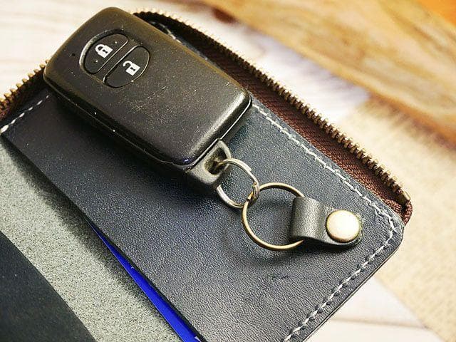あいすページ Lサイズ ハーフジッパー レザーキーケース ネイビー