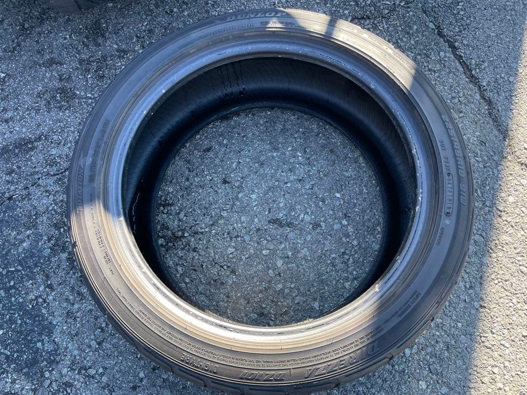 ①中古タイヤ2本セット！225/45R18 ダンロップ ディレッツァDZ101