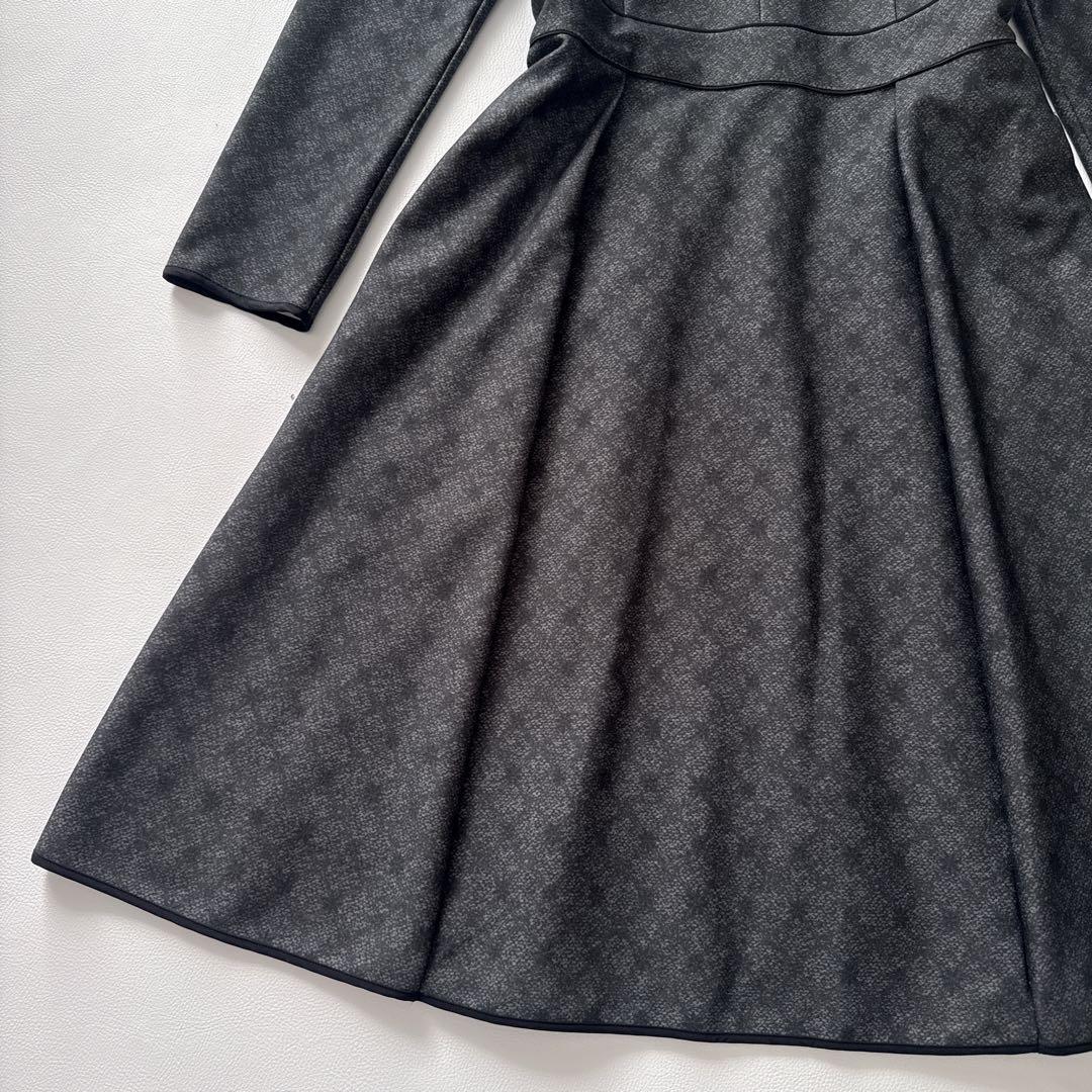 TOCCA クローバー柄　洗える　ひざ丈ワンピース　美ライン　濃いグレー