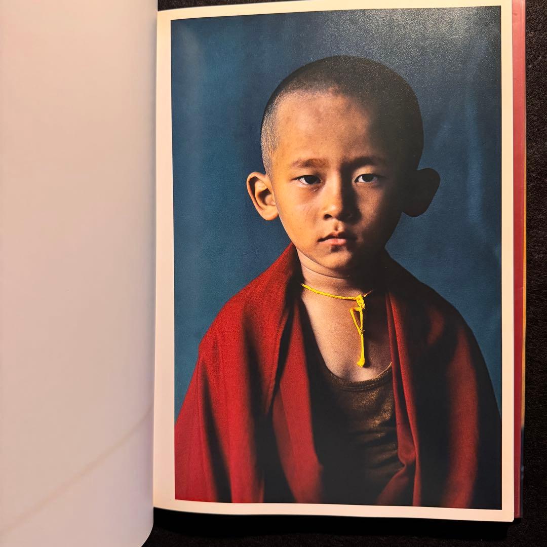 アート・デザイン・音楽 Looking East: Portraits by Steve McCurry