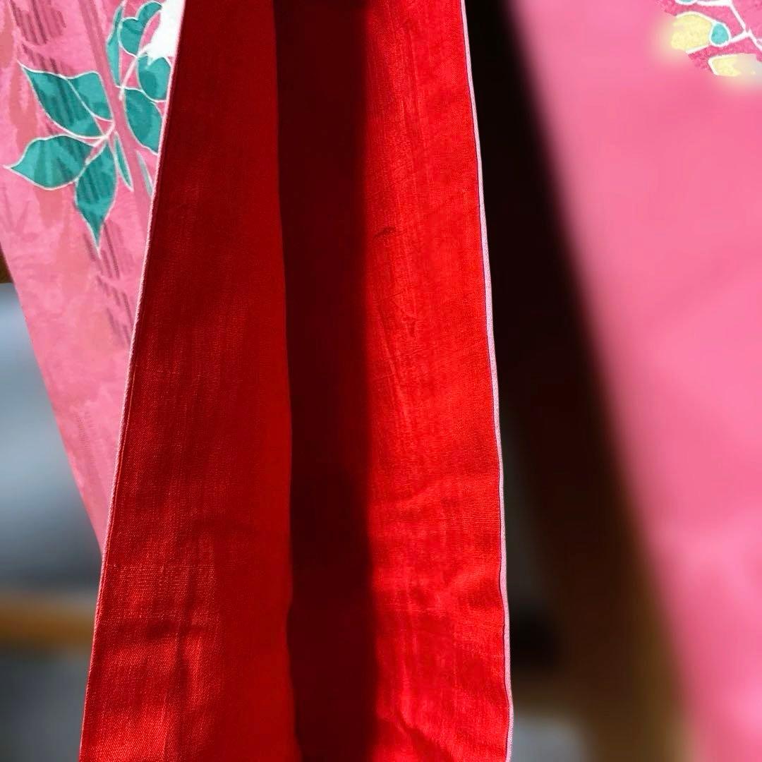 中振袖　アンティーク　正絹　￼藤の花や蝶の柄　奥の柄は、古典柄　刺繍あり