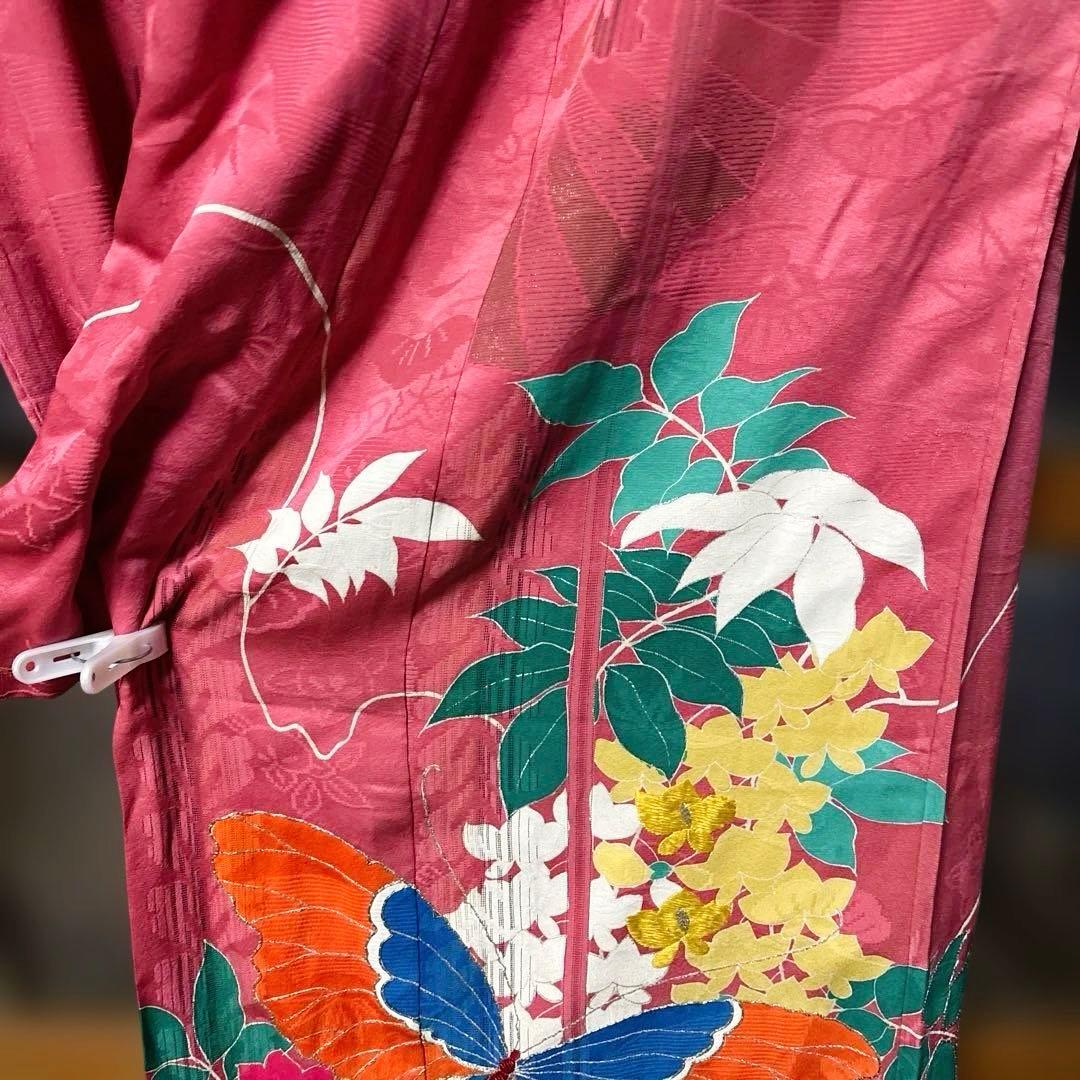 中振袖　アンティーク　正絹　￼藤の花や蝶の柄　奥の柄は、古典柄　刺繍あり