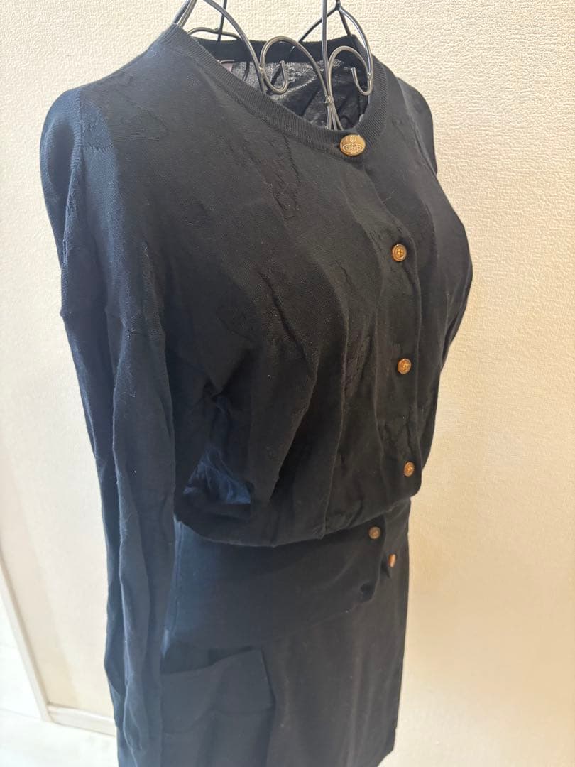⭐︎美品⭐︎ヴィヴィアンウエストウッド　黒いボタン付き長袖カーディガン可愛いオシャレ