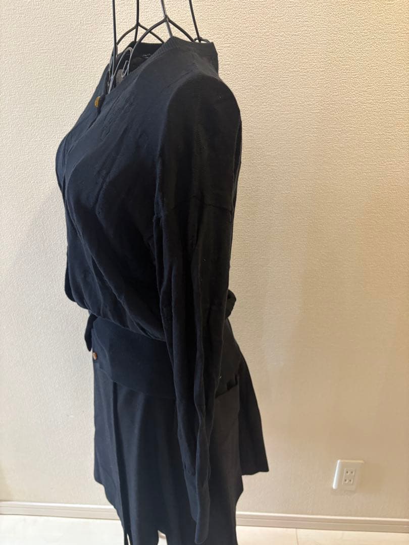 ⭐︎美品⭐︎ヴィヴィアンウエストウッド　黒いボタン付き長袖カーディガン可愛いオシャレ