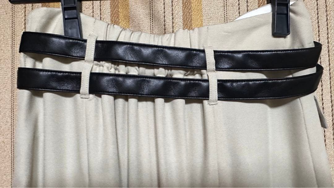 【タグ付】Double Belted Inverted Pleats Skirt