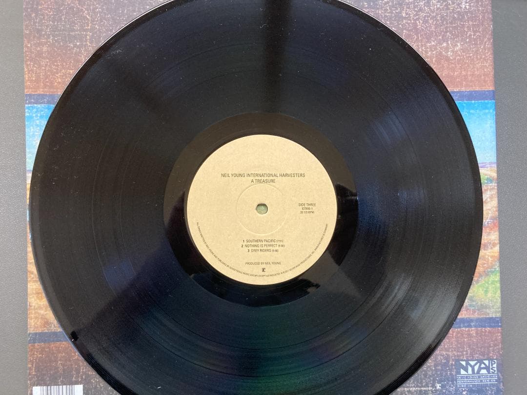 洋楽 NEIL YOUNG / A TREASURE