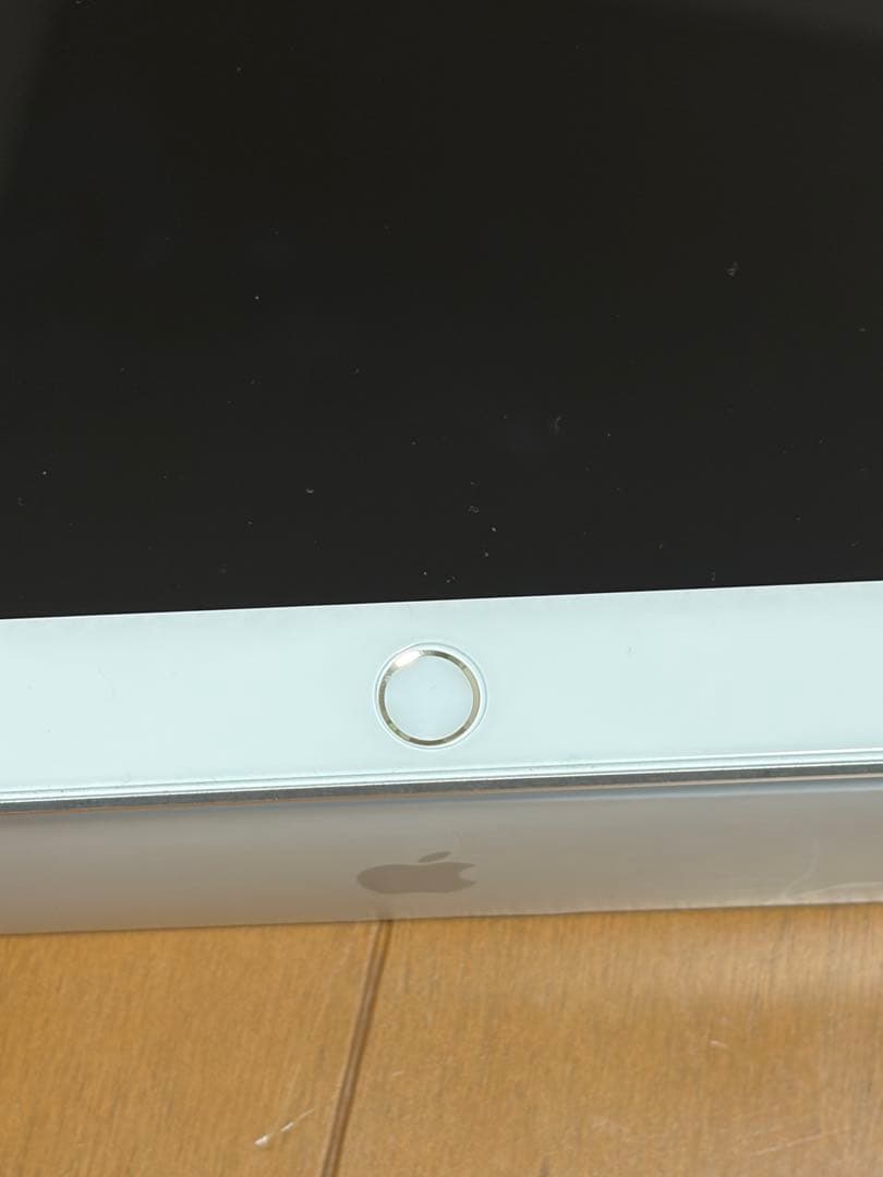 ♡*♡様 【極美品】iPad 第7世代 Wi-Fi 32GB [シルバー］液晶傷