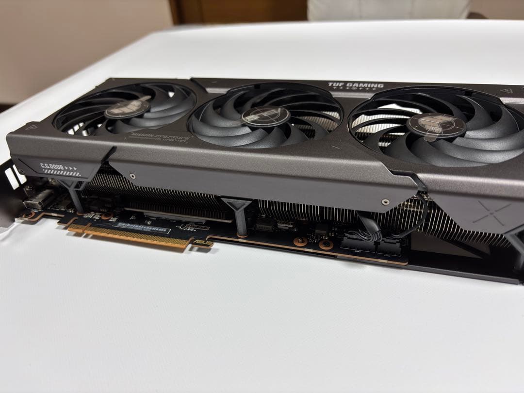 グラフィックボード・グラボ・ビデオカード ASUS TUF GAMING RADEON RX 7800XT OC 16GB
