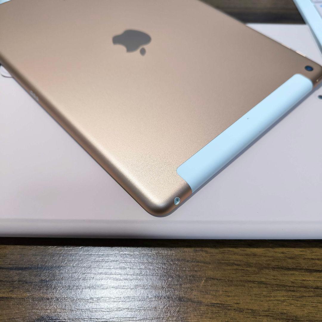 iPad 第8世代 Simフリー 32GB ケースとキーボード、タッチペン