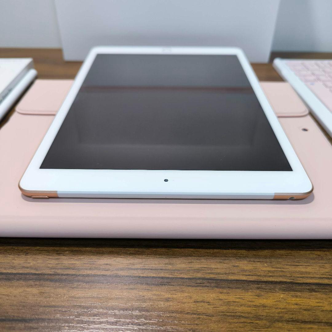 iPad 第8世代 Simフリー 32GB ケースとキーボード、タッチペン