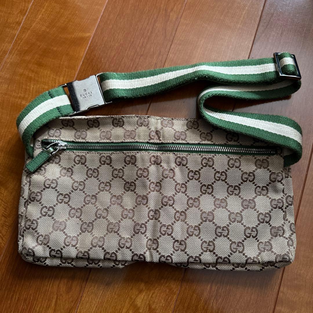 GUCCI ロゴ入りボディバッグ・ウエストポーチ