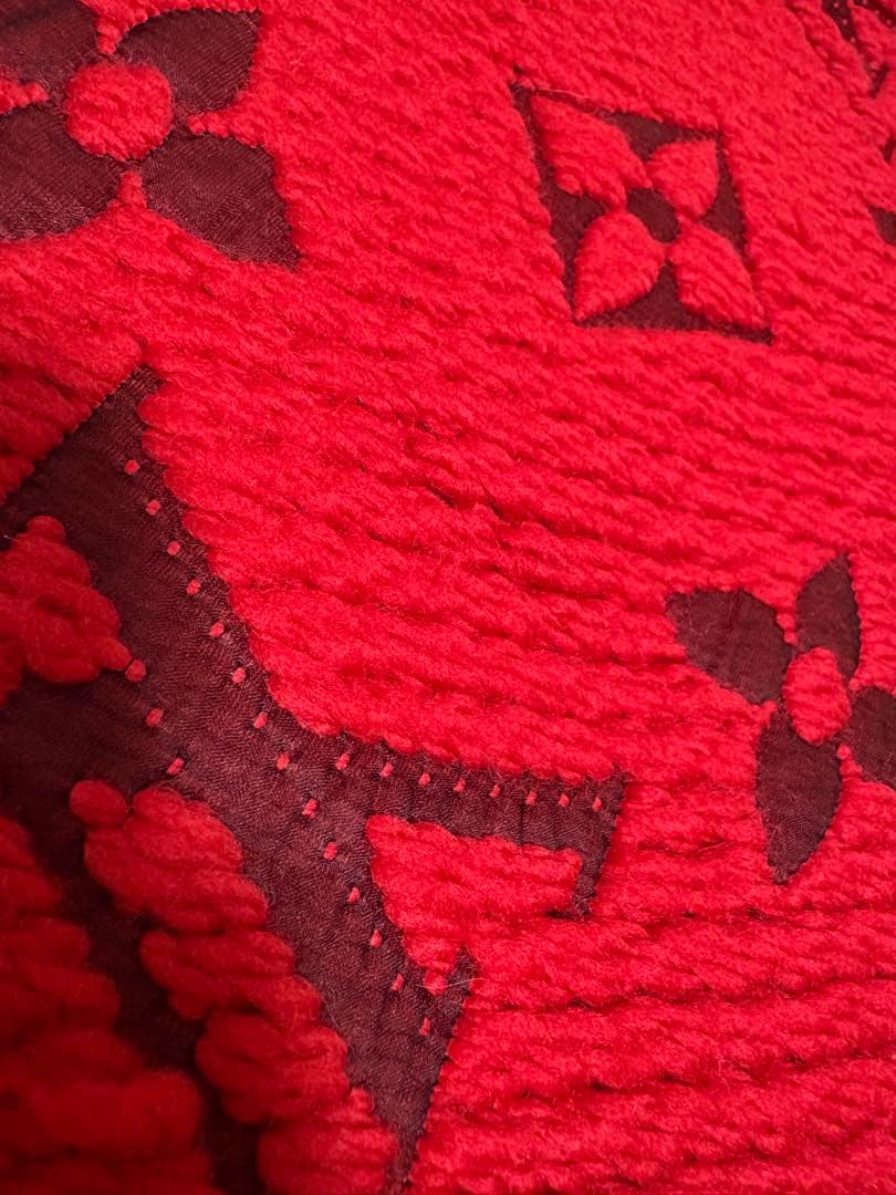 LOUIS VUITTON ロゴ入りマフラー 赤