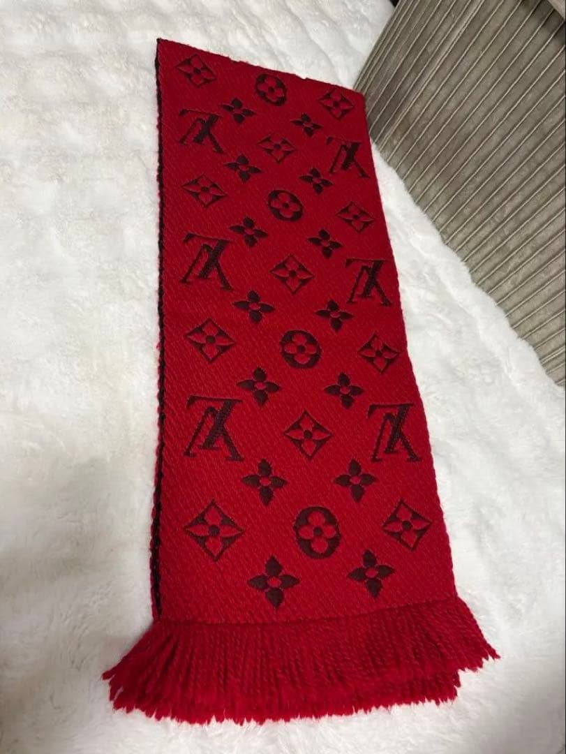 LOUIS VUITTON ロゴ入りマフラー 赤