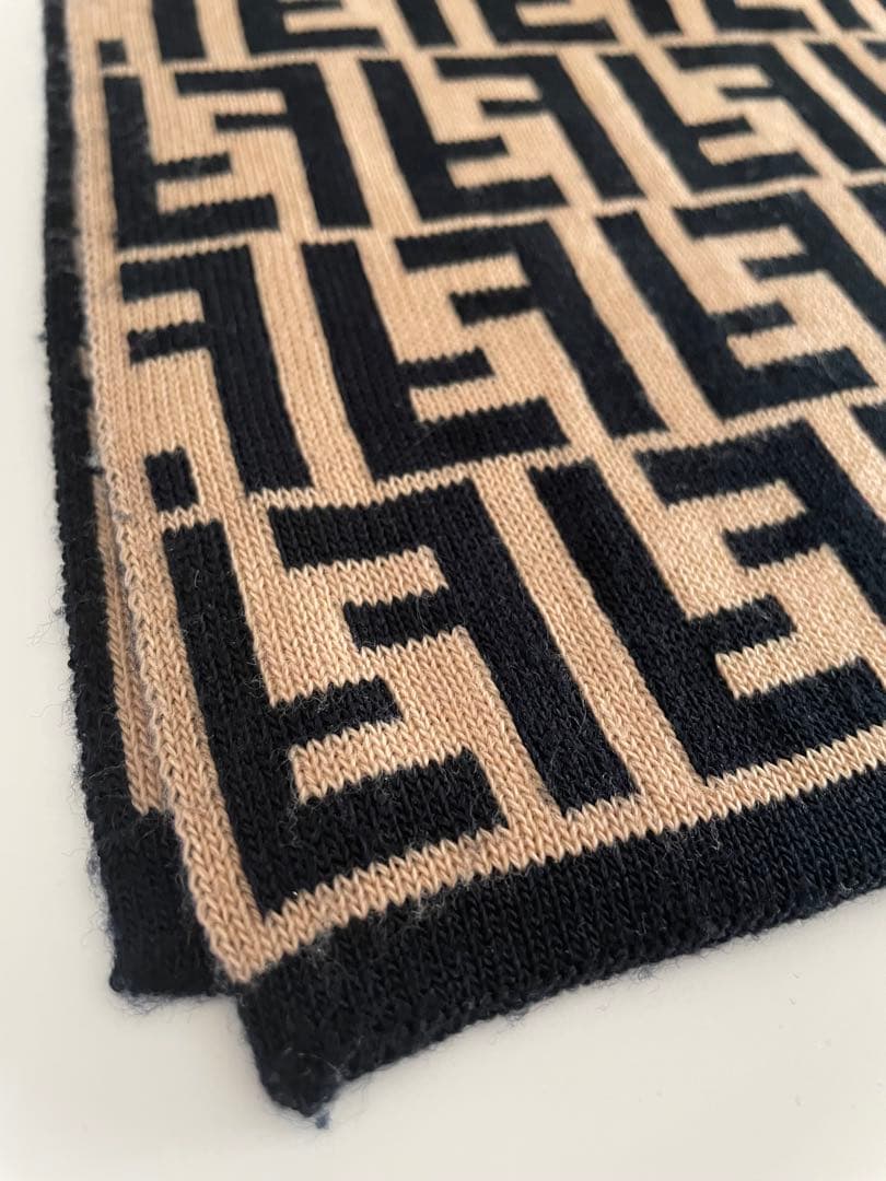 FENDI マフラー　ズッカ柄　ベージュと黒　タグ無し　美品