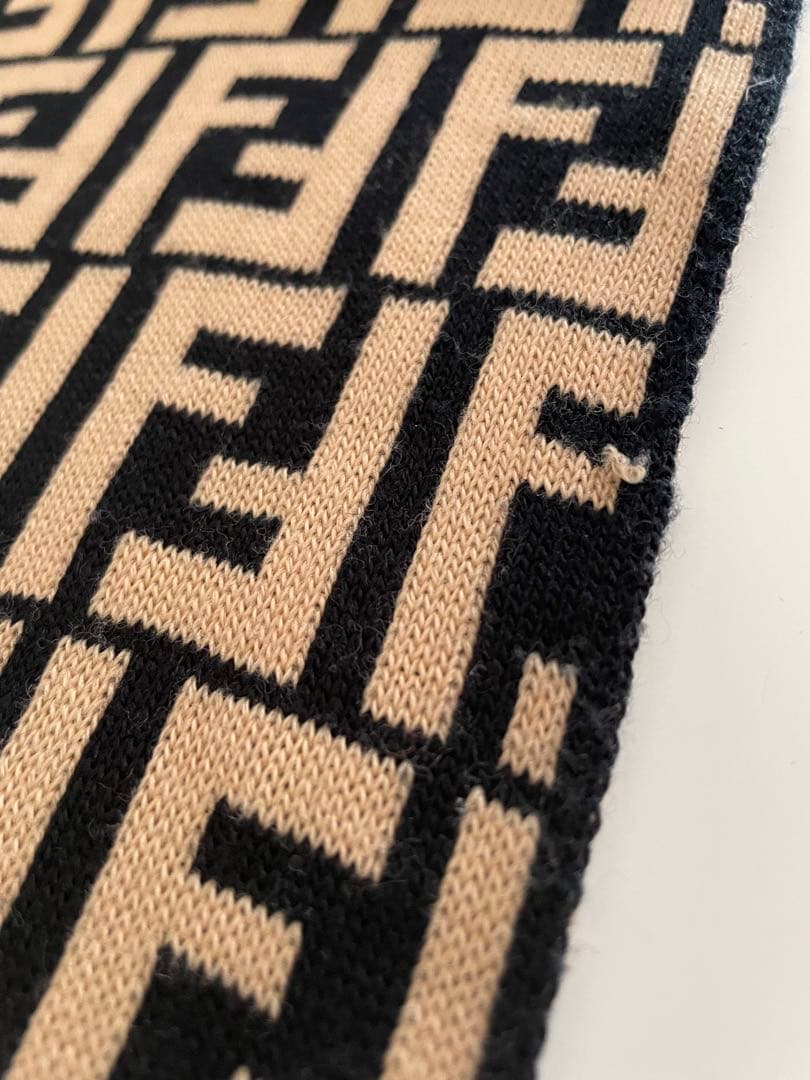 FENDI マフラー　ズッカ柄　ベージュと黒　タグ無し　美品