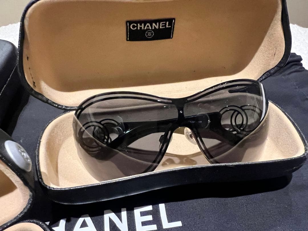 王の泰子　CHANELサングラス 2点