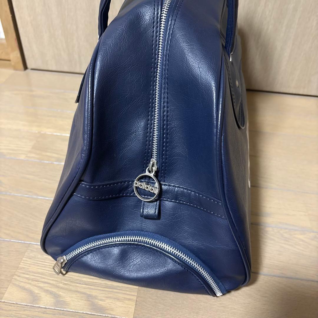 adidas ボストンバッグ　紺色
