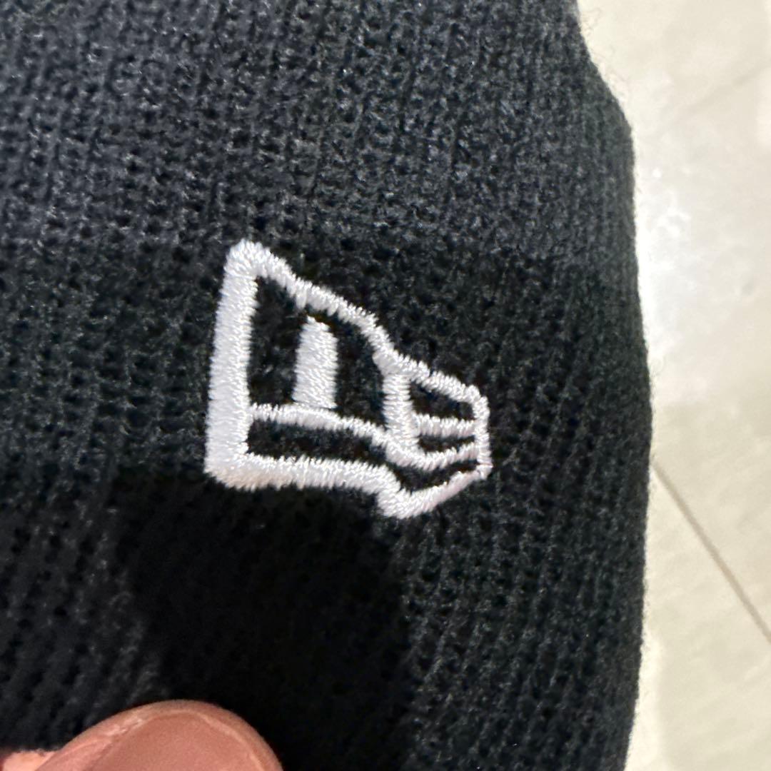 美品 Supreme ニット帽 黒 World Famous刺繍