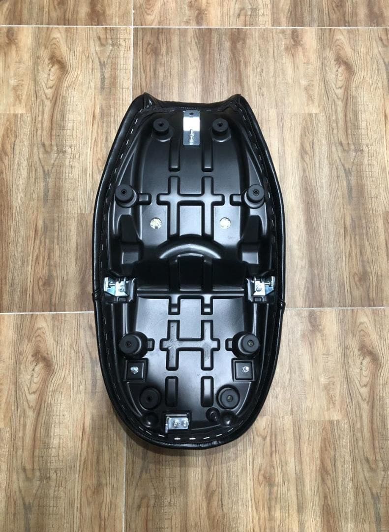 新品　z900rs　シート　　TYPE　１　新品（完成品,シートベース含む）