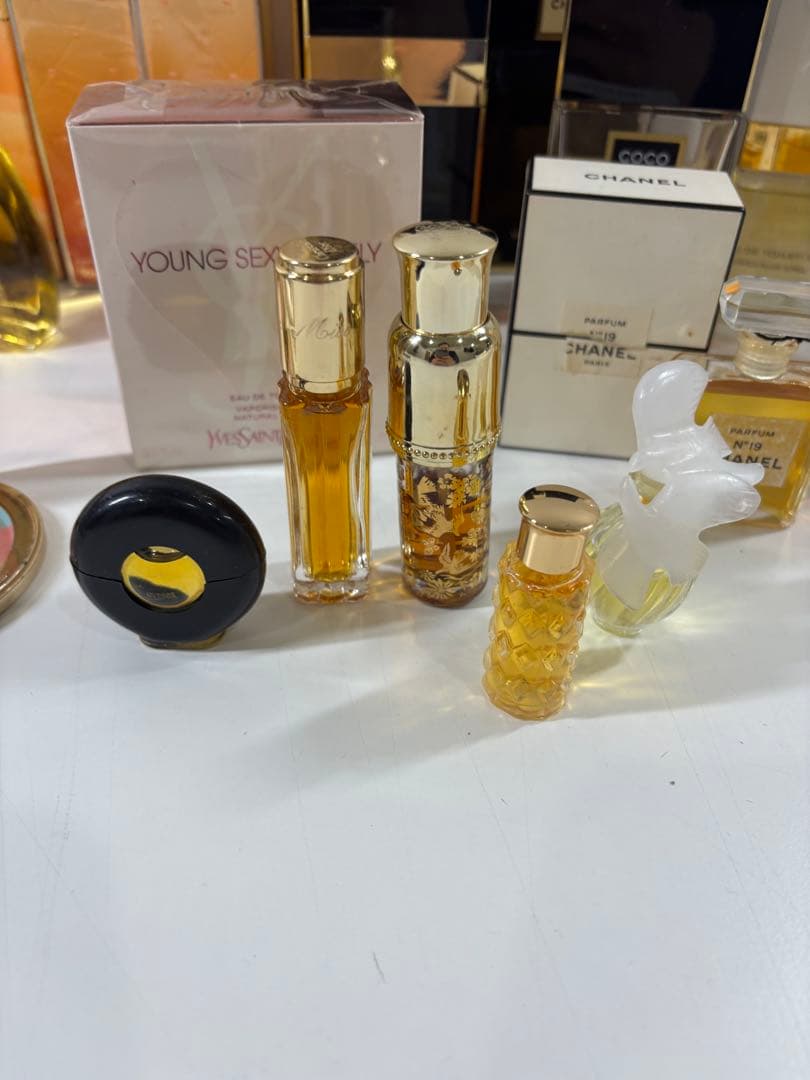 s*u様 シャネル Guerlain ミニ香水セットと香水まとめ売り