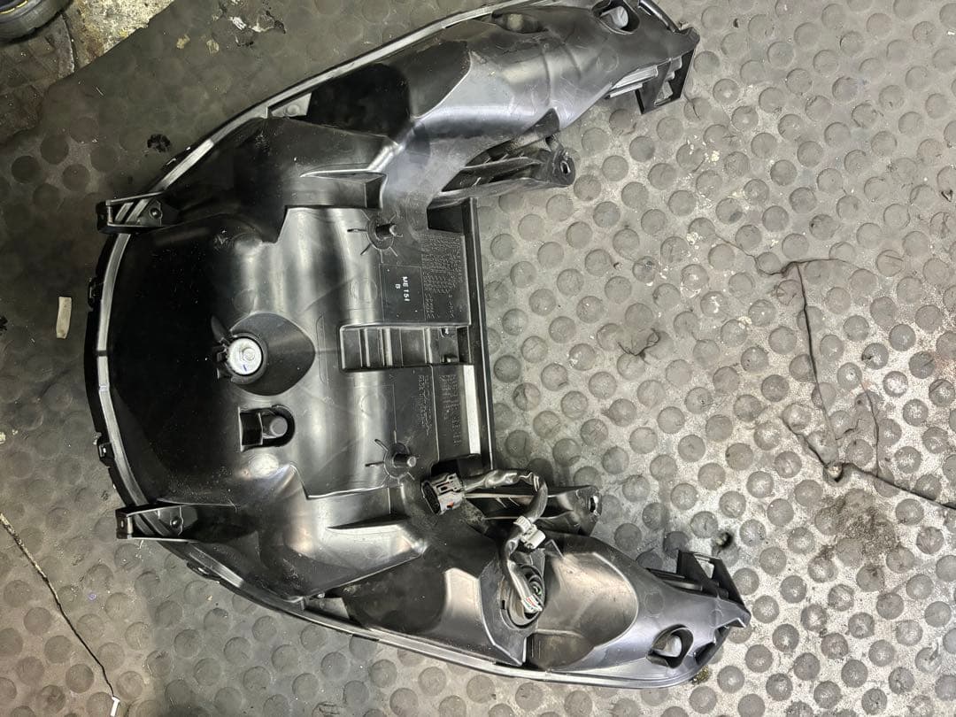 JF81 KF30 ヘッドライトユニット 割れあり