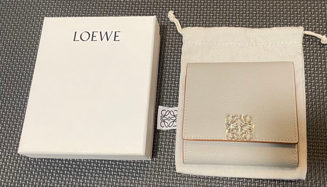LOEWE ホワイト 三つ折り財布