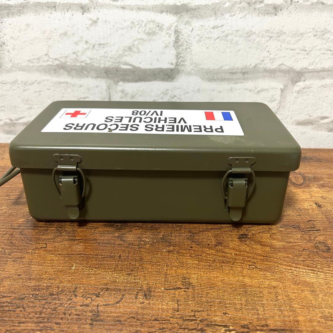 現地購入 フランス軍のFirst Aid l Box メディカルボックス