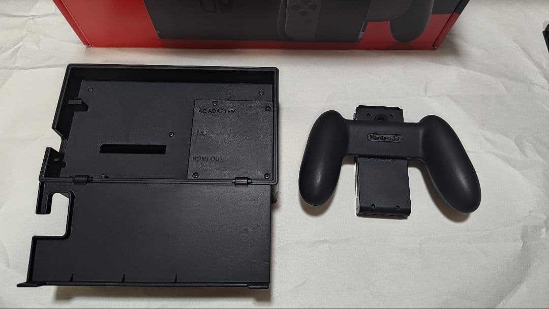 Nintendo Switch 本体 + 付属品（Joy-con無し）