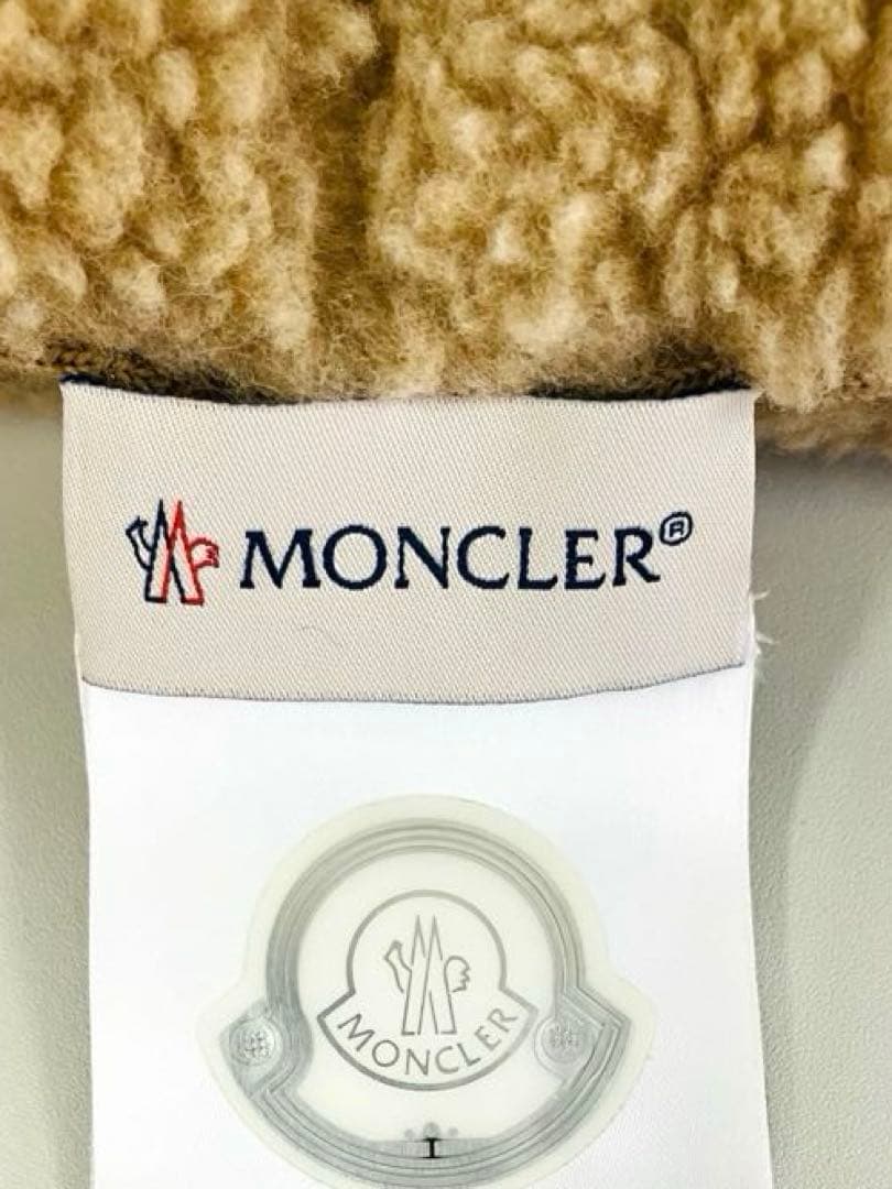 MONCLERモンクレール　ボア素材ダウンマフラー