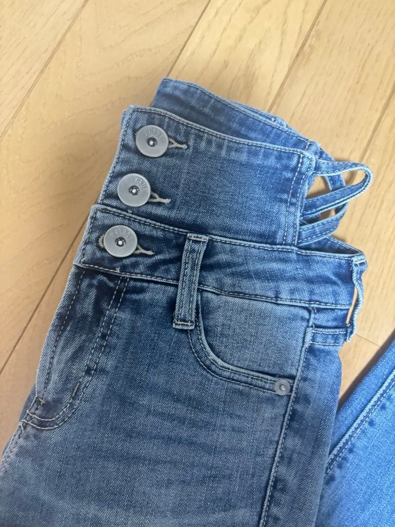 GYDA 新品未使用 H/Wサイドクロスデザイン スキニーパンツ