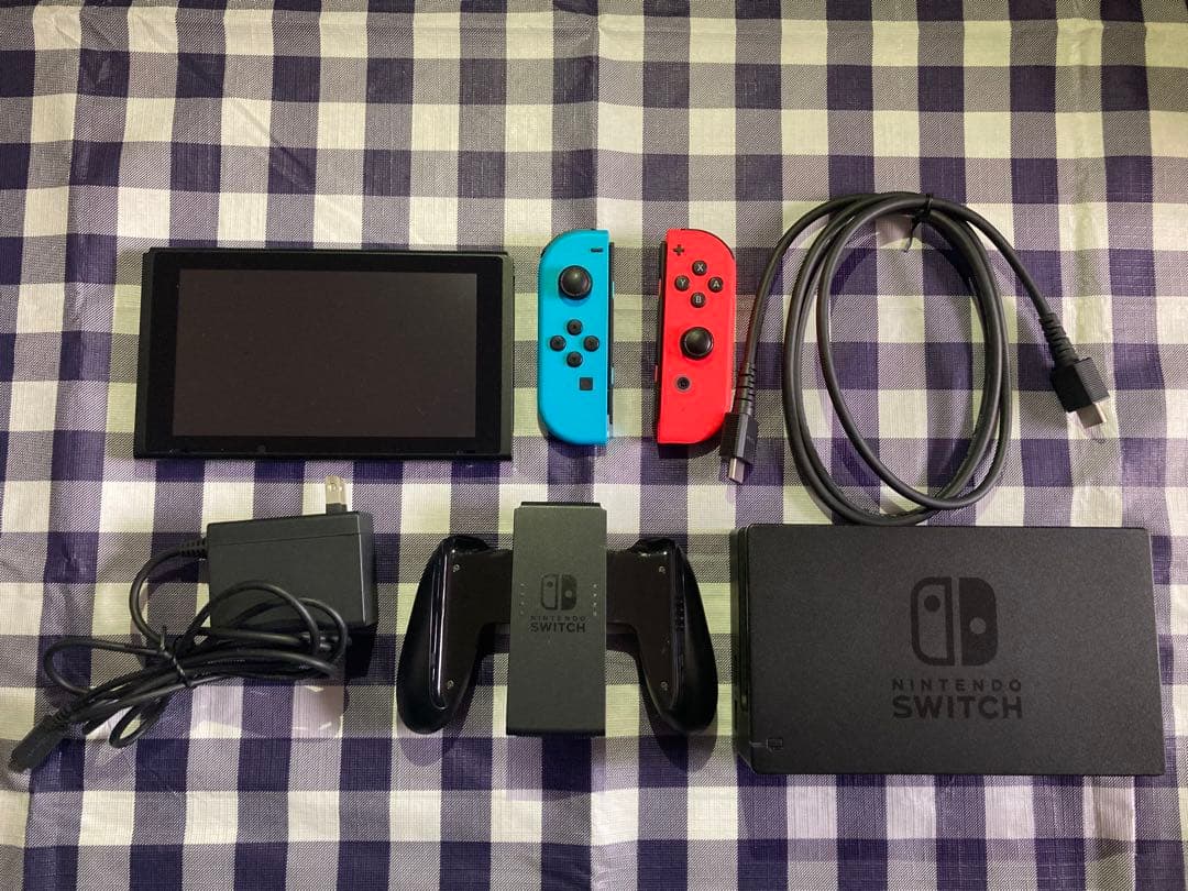 Switch 本体(MicroSDカードのおまけ付き)