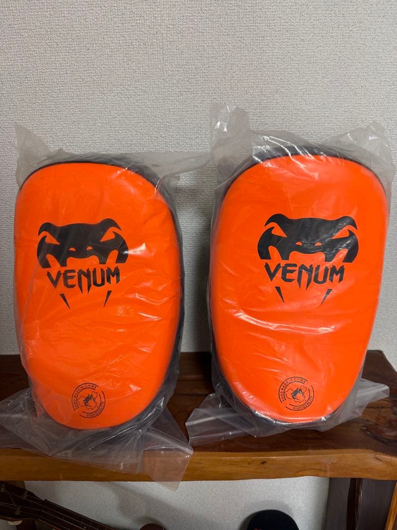【新品未開封】VENUM キックミット オレンジ・黒【ガチ連蹴り特化】