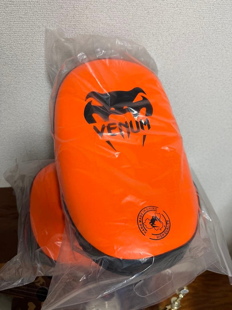 【新品未開封】VENUM キックミット オレンジ・黒【ガチ連蹴り特化】