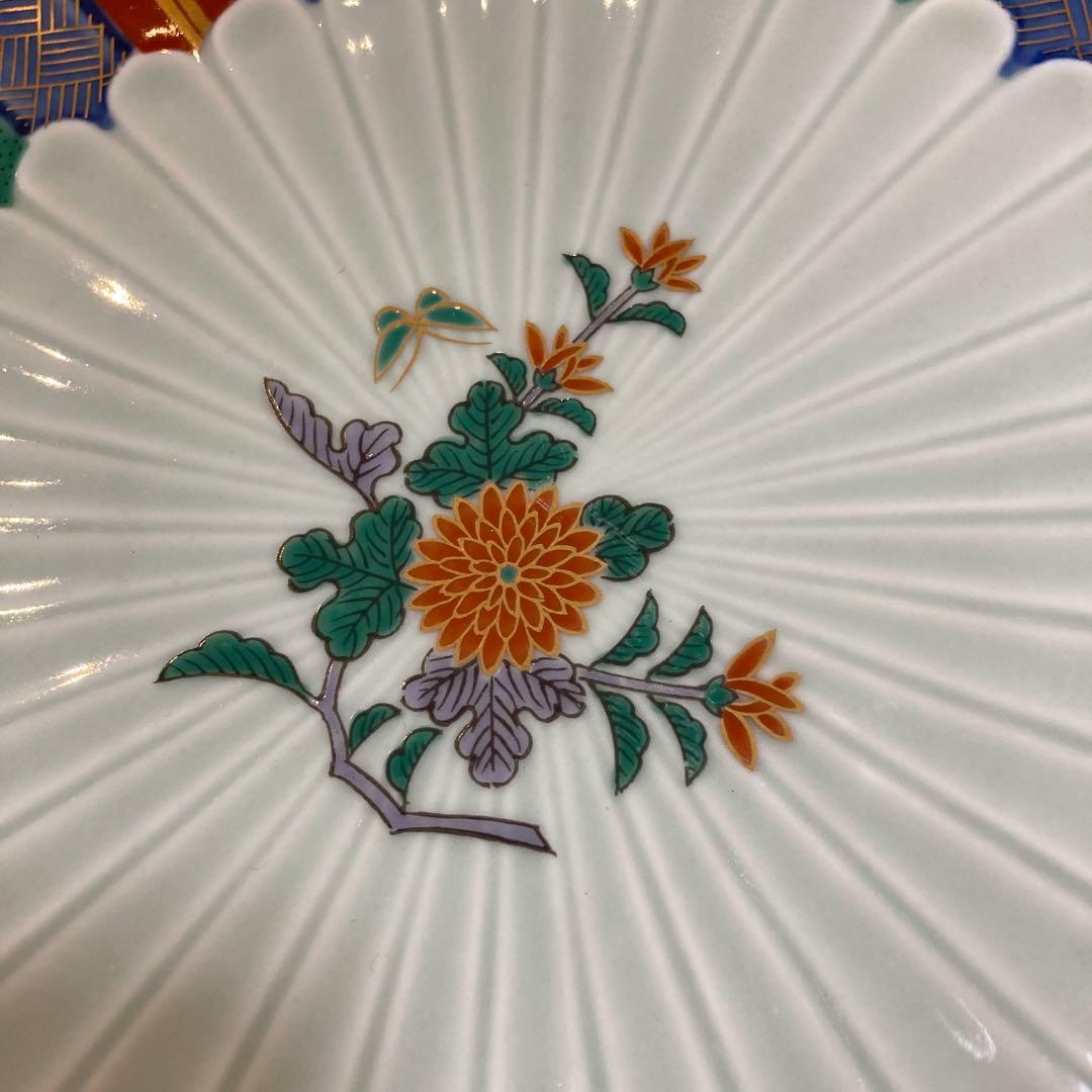 林九郎作 菊型染錦地紋 大皿 絵盛皿