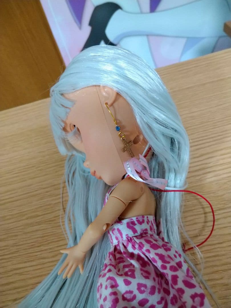 カスタム アイシードール　褐色 タン肌 シルバーブロンドヘア UVカット 洋服付