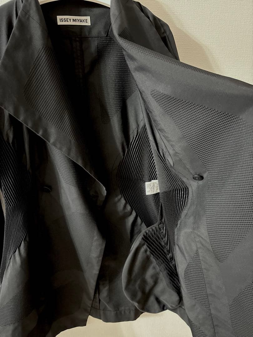 ISSEY MIYAKE イッセイミヤケ シャーリング コート ブラック