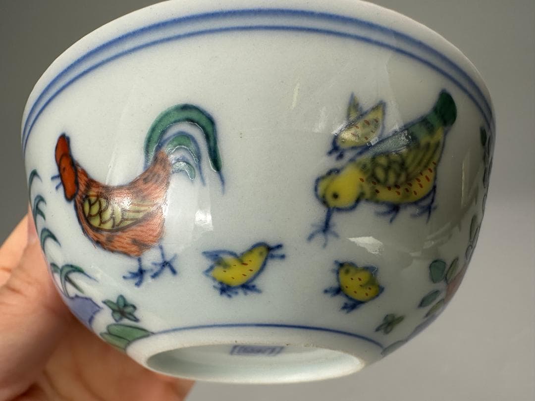 景徳鎮製　豆彩鶏文杯　盃　斗彩
