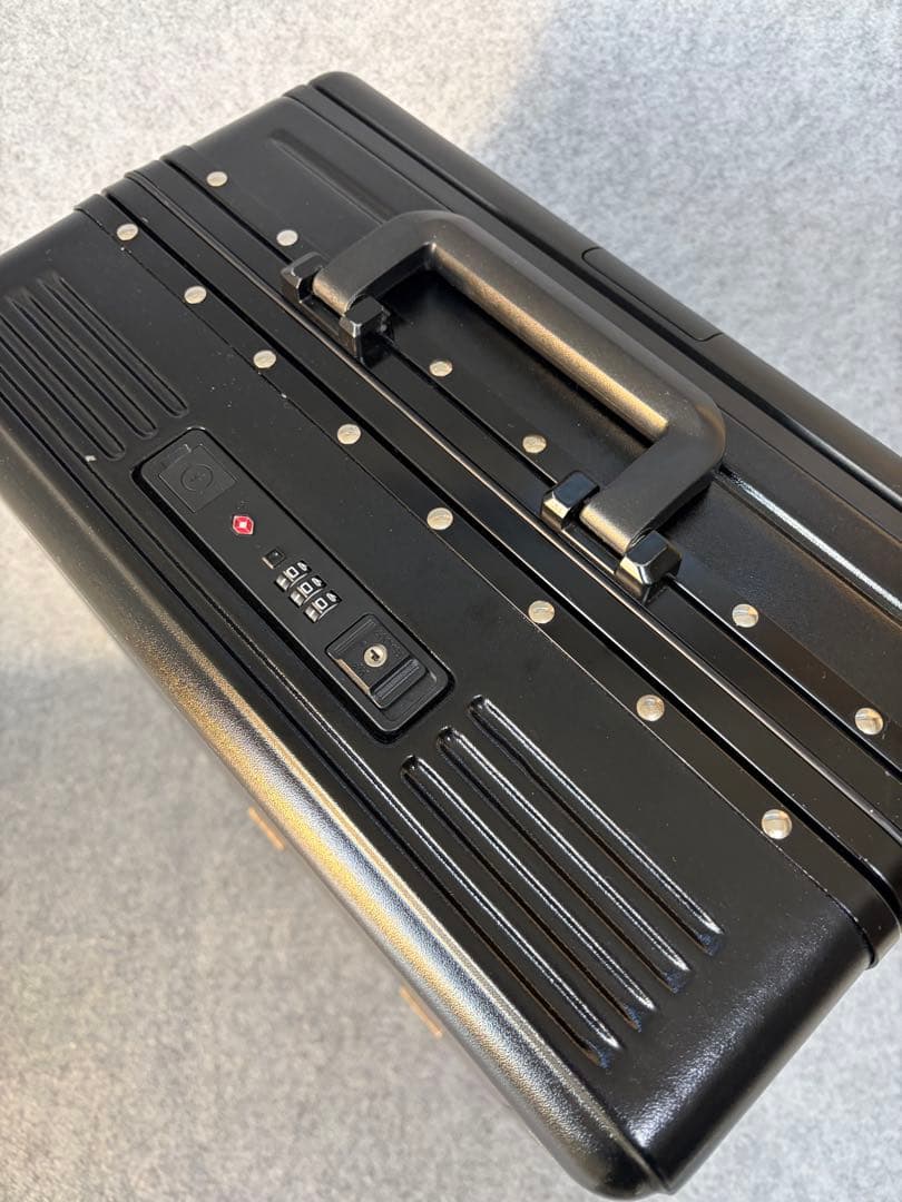 タビトラ　スーツケースキャリーUSBポート付き