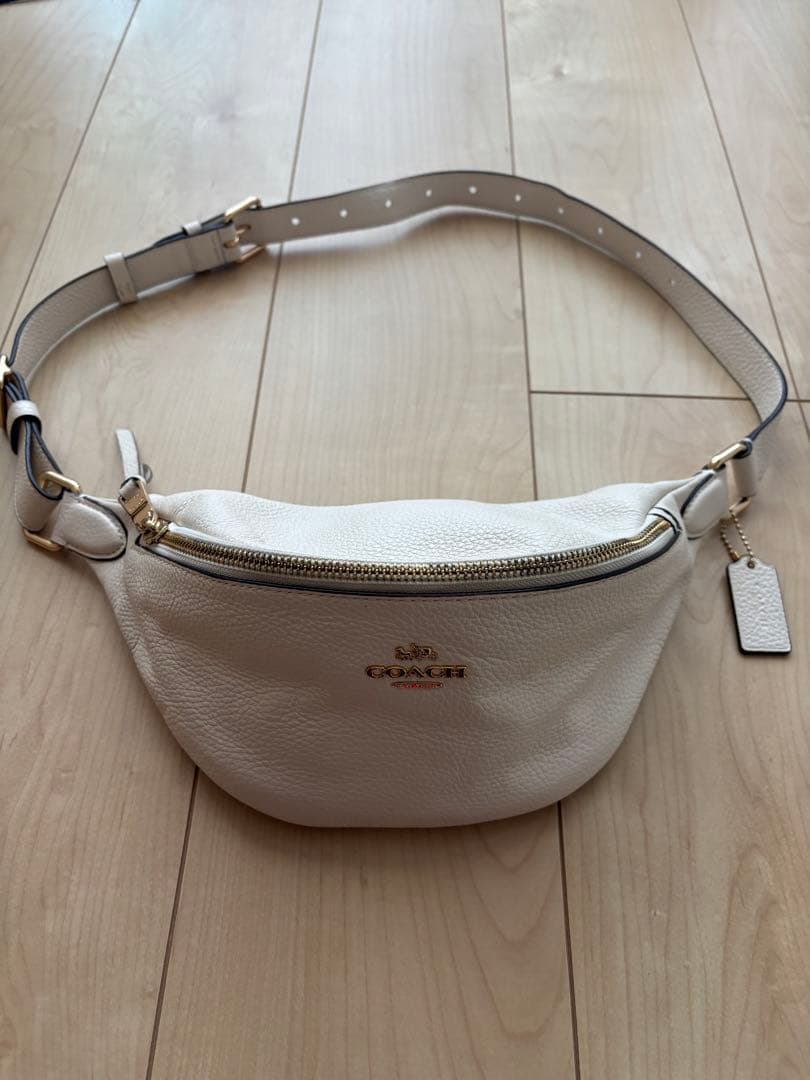 COACH ホワイト ボディバッグ　ショルダーバッグ