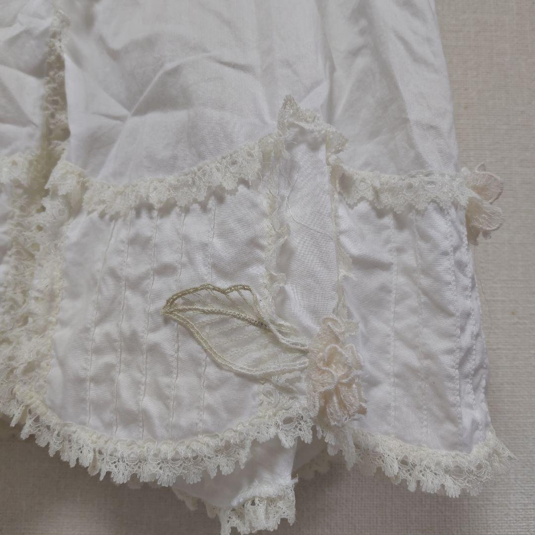 再お値下げヒスクローネ　さえら　花柄刺繍フリル付きホワイトパジャマ上下セット