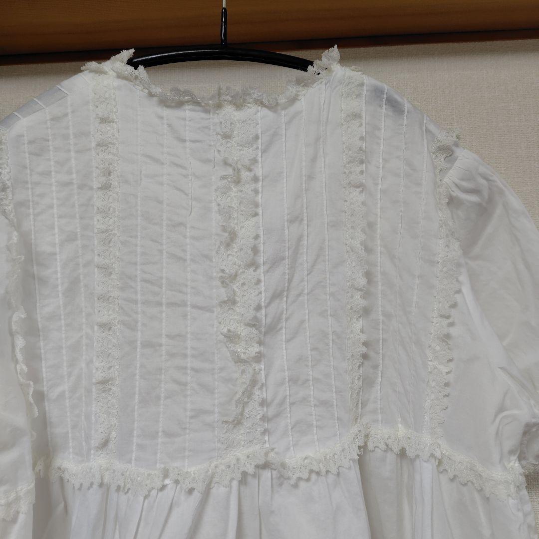 再お値下げヒスクローネ　さえら　花柄刺繍フリル付きホワイトパジャマ上下セット