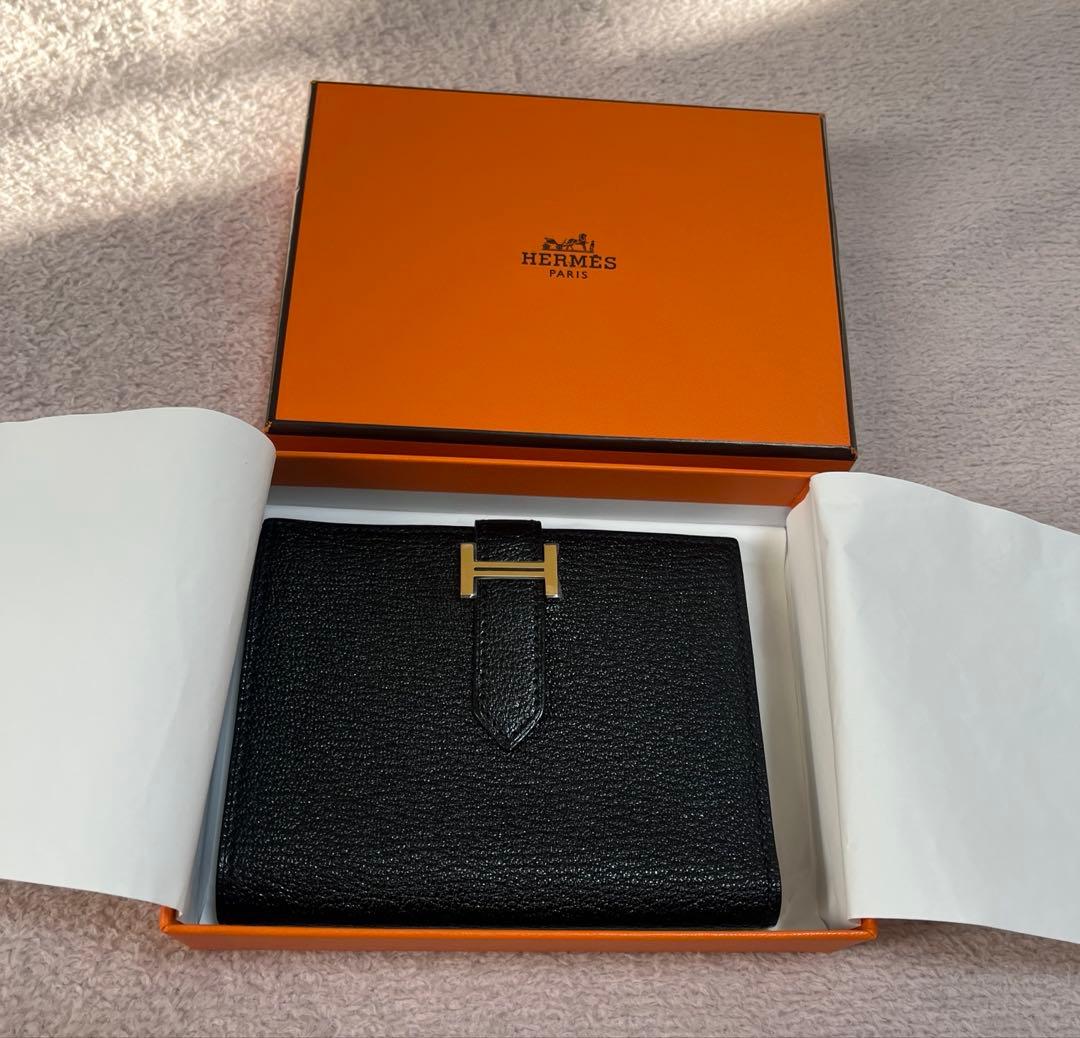 【HERMÈS・未使用】エルメス ベアンコンパクト 黒×ゴールド金具