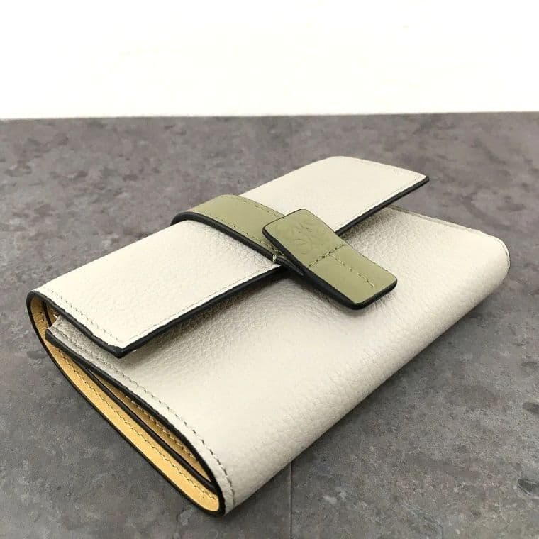 送料込み！ 未使用品 LOEWE バーティカルウォレットスモール 箱付き 378