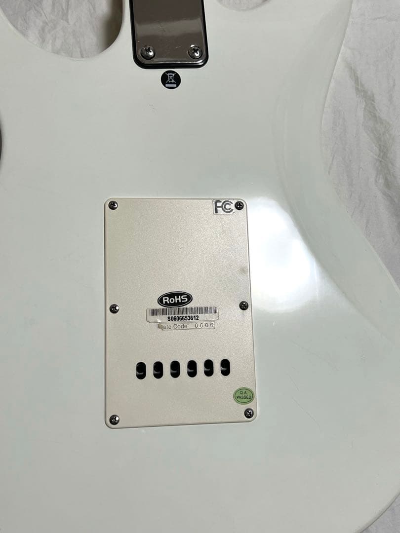 エレキギター　BEHRINGER iAXE393