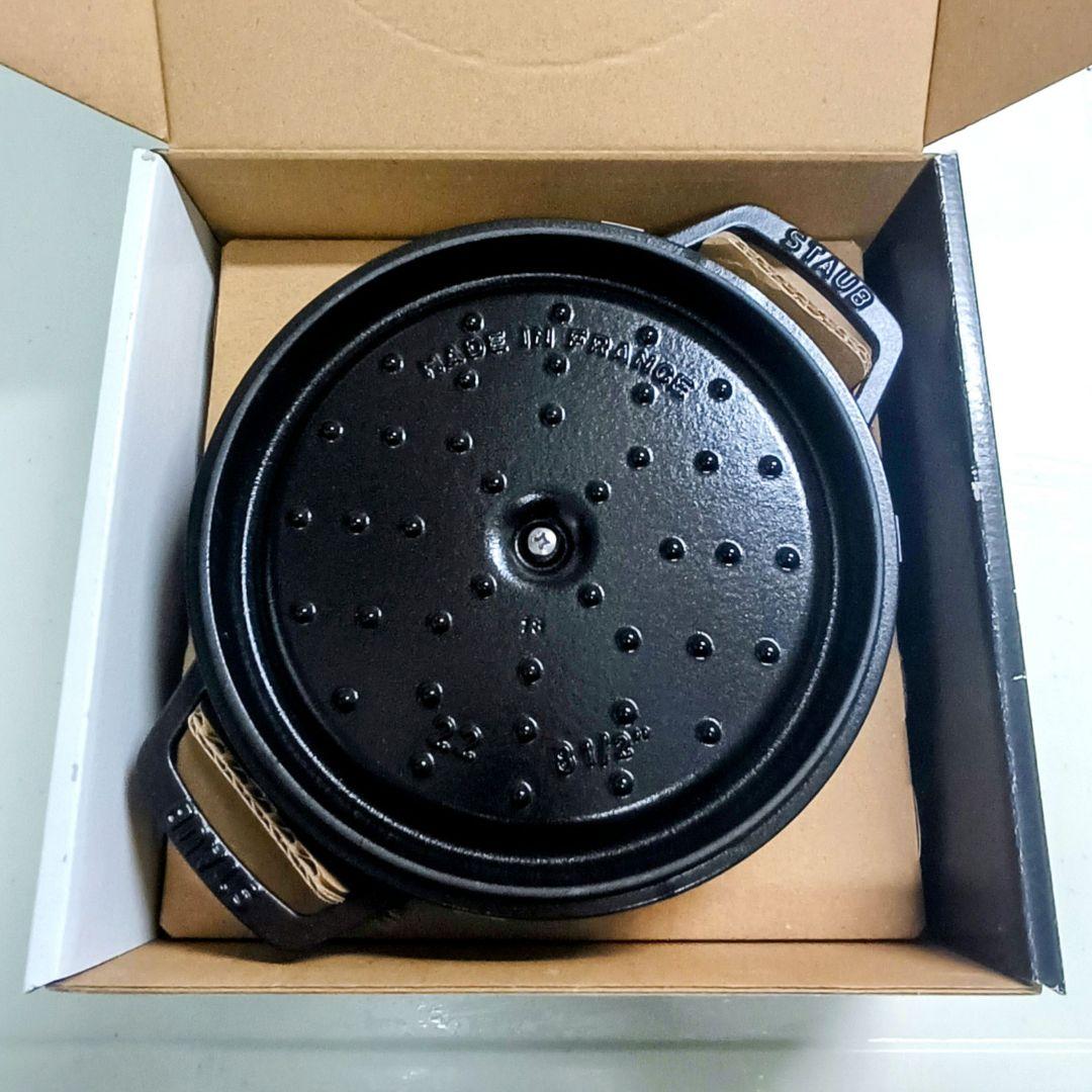 【新品】ストウブ　ココット　ラウンド　22センチ　黒